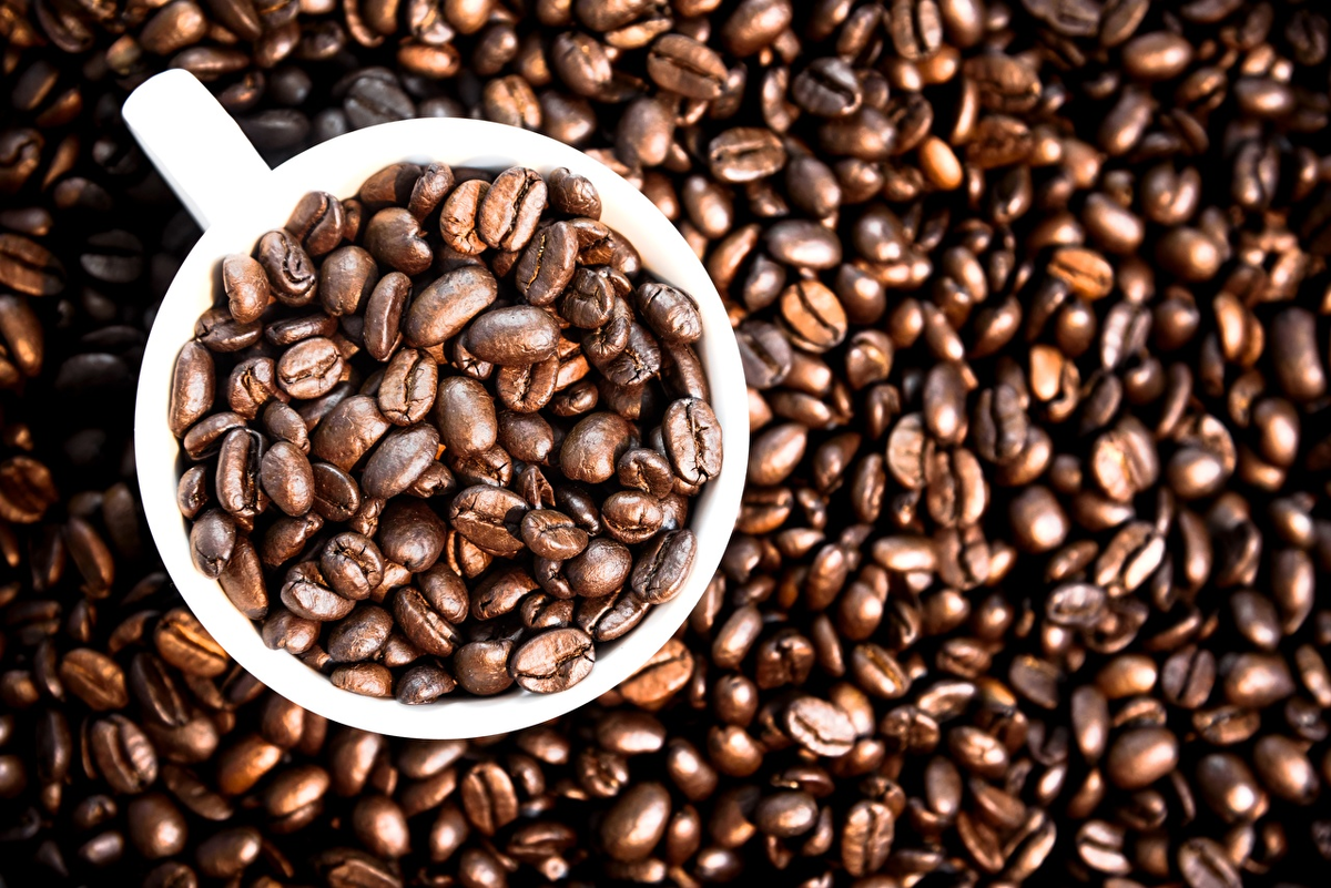 Можно ли заменить воду на кофе или чай: влияние на здоровье и вес