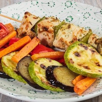 chicken-skewers-with-baked-vegetables