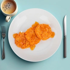 Морковные оладьи с абрикосовым джемом