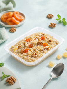 Пшеничная каша с сухофруктами и грецким орехом, завтрак для здорового меню на неделю