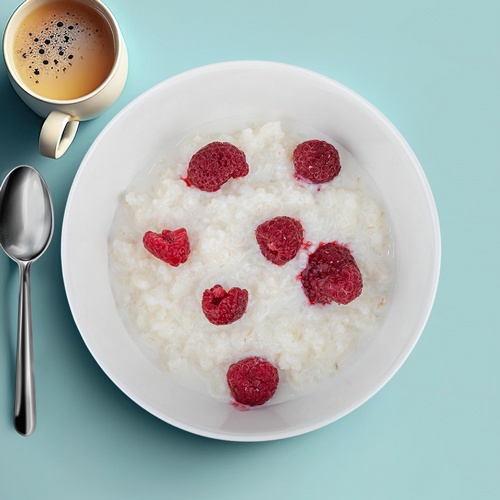 rice-porridge-with-coconut-milk-and-raspberries