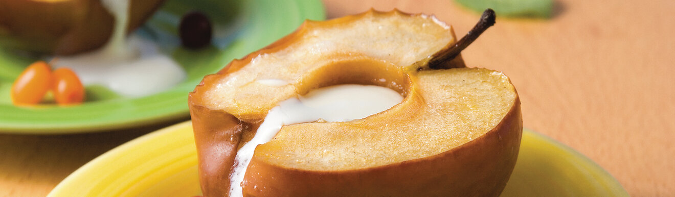 Рецепт на полдник Печеное яблоко с медом и корицей